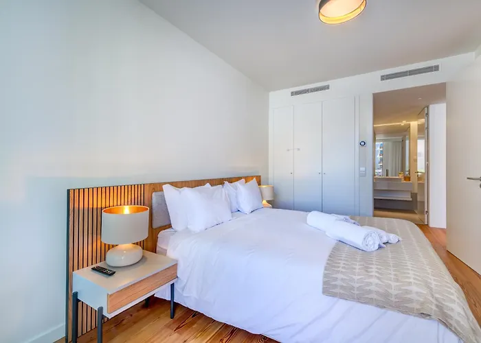 Bayline Condominium - Heated Indoor Swimming Pool - Spa - By Bedzy